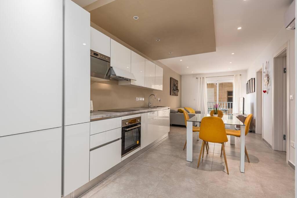 Sliema Smart Seaview Apartment Luaran gambar